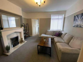 Chatsworth-2 Bdrm Sleeps 4 Ideal for Contractors